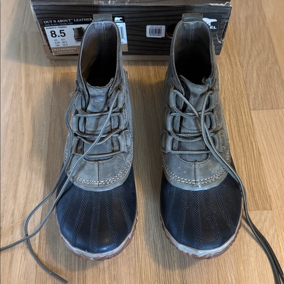 Sorel Shoes - Sorel Out 'N About Leather Boots in Black and sage leather